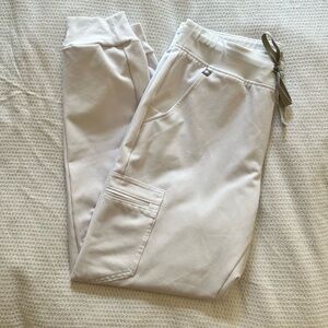 *LIMITED EDITION NEW* FIGS WHITE JOGGERS M